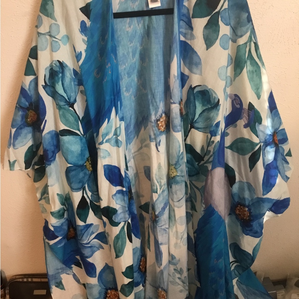 NWOT Kate & Mallory Floral Women’s Kimono ( Or Bathing Suit Cover Up) , OSFM